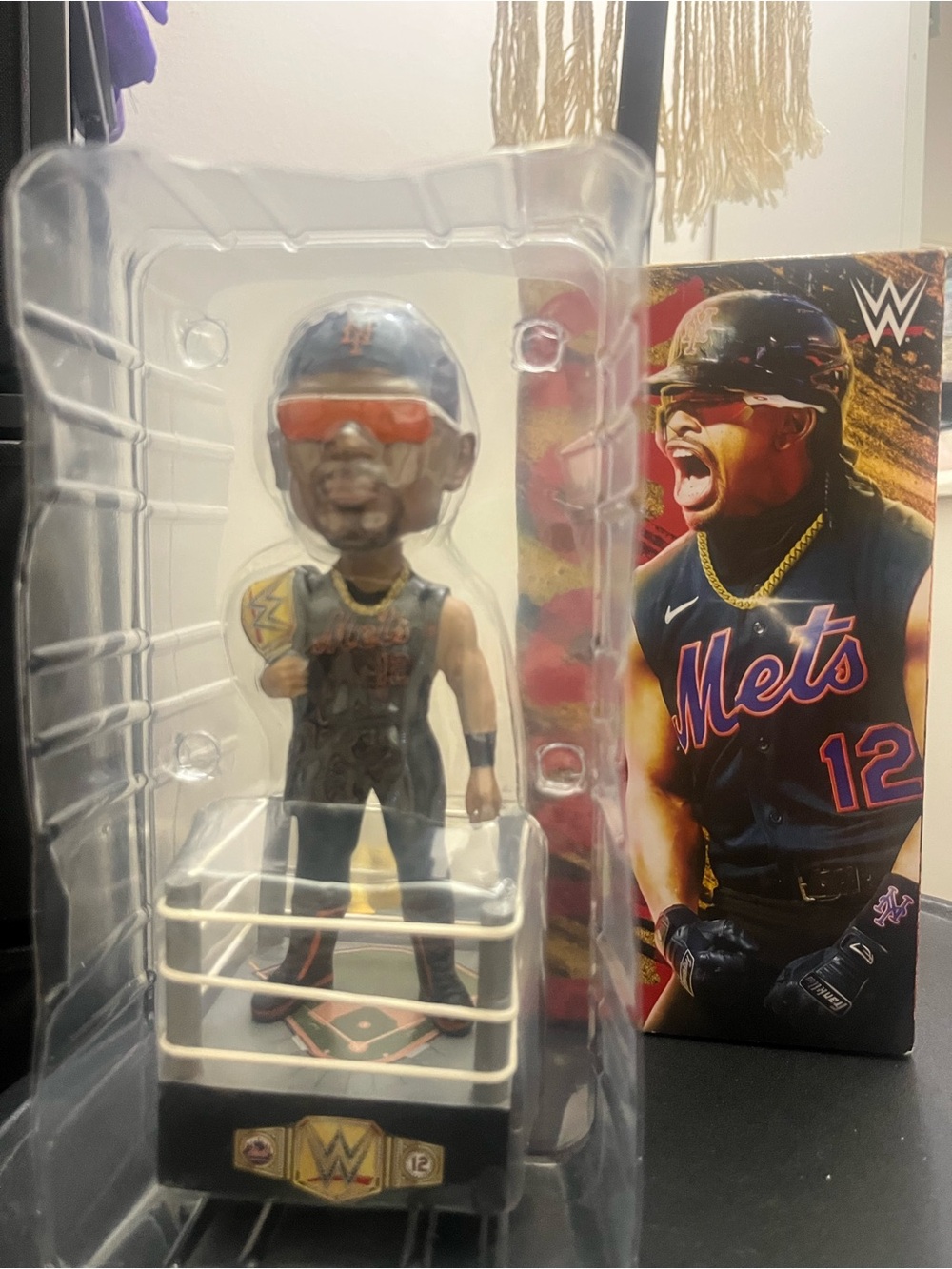WWE Mets Player Figure - Blue & Orange Accessories
